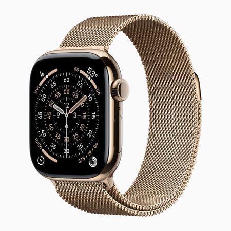 Смарт-часы Apple Watch Series 11 46mm Gold Titanium Case with Gold Milanese Loop (S/M)